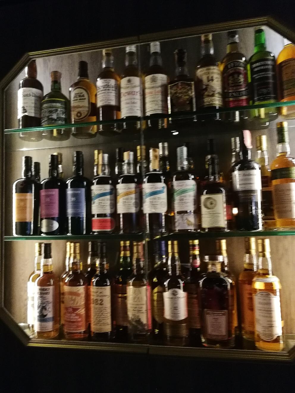 新加坡偶遇的whisky bar 老板的收藏很惊艳