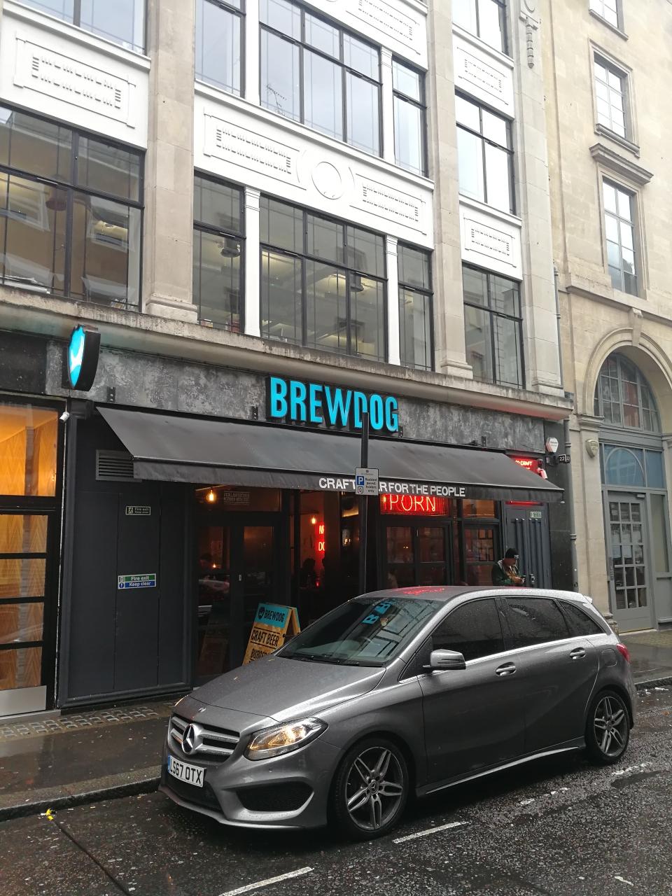 伦敦两家酿酒狗