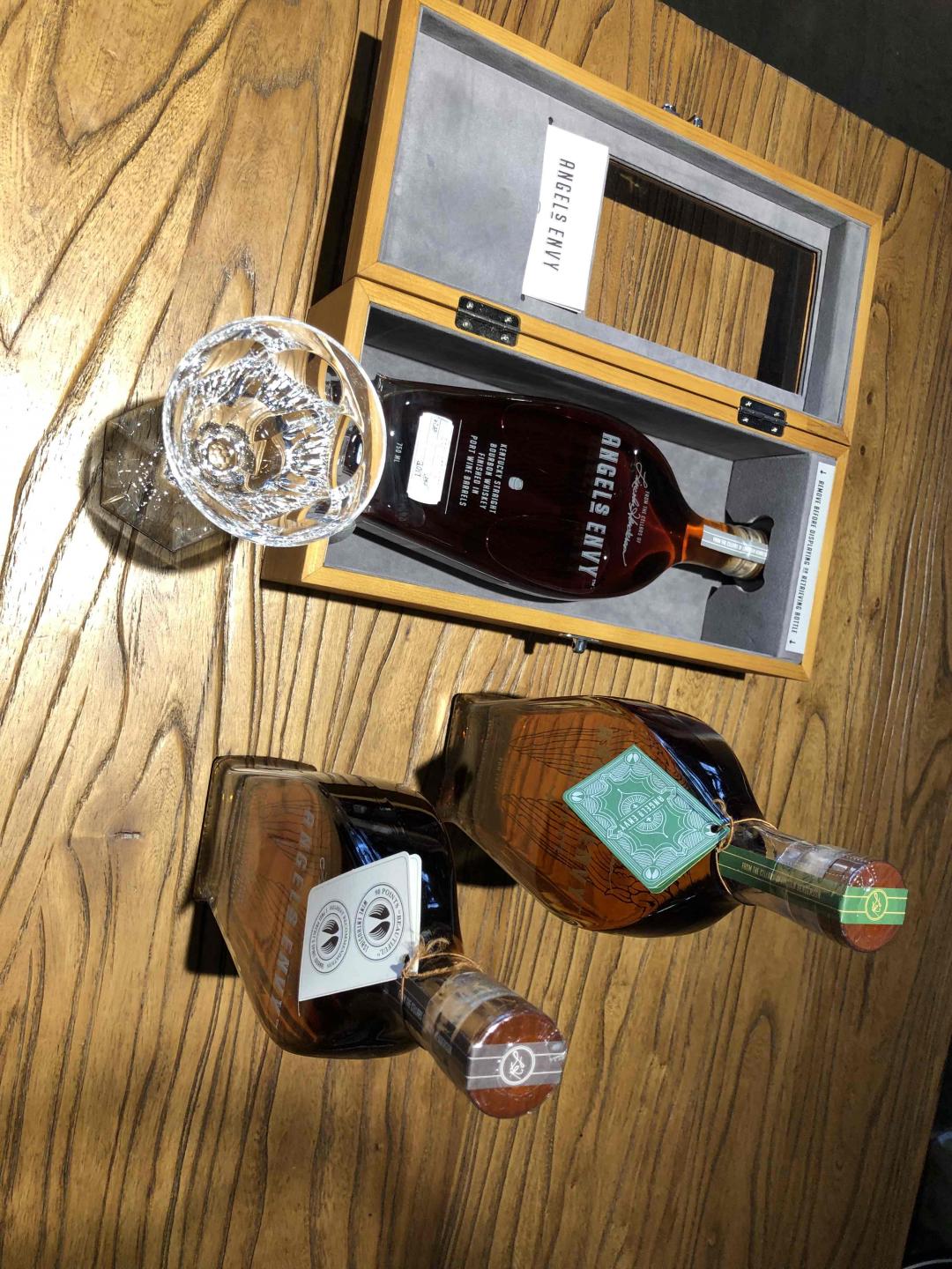 天使之翼，完全被瓶所吸引…