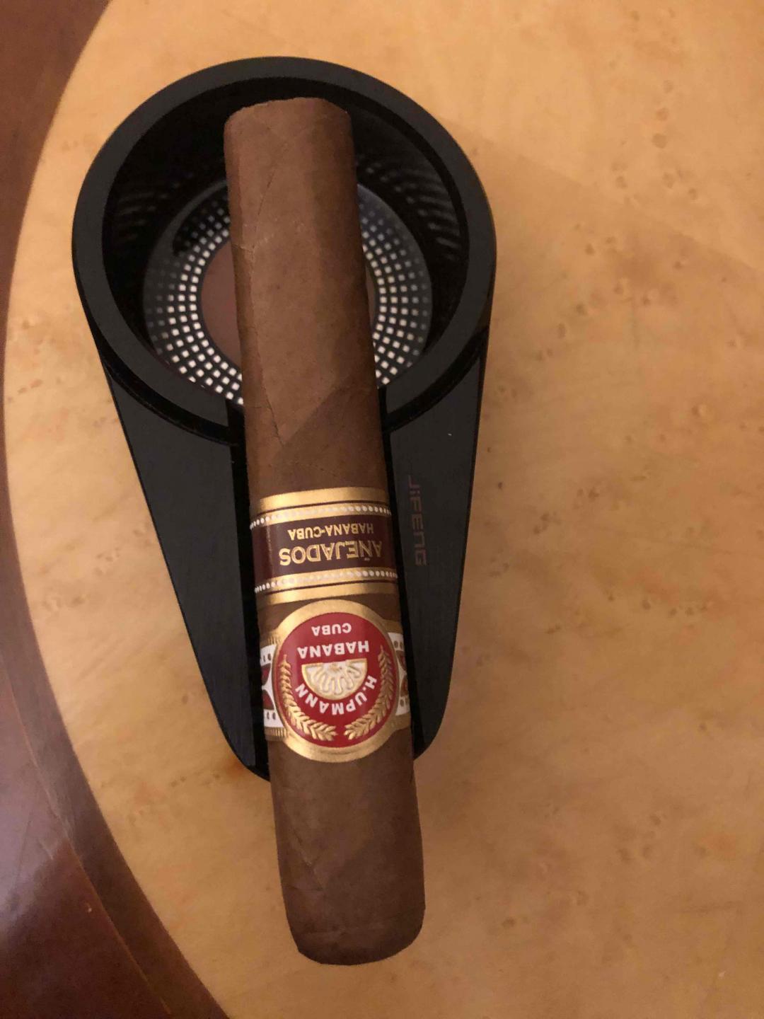 工作时不能喝酒，只能灰支口粮茄！