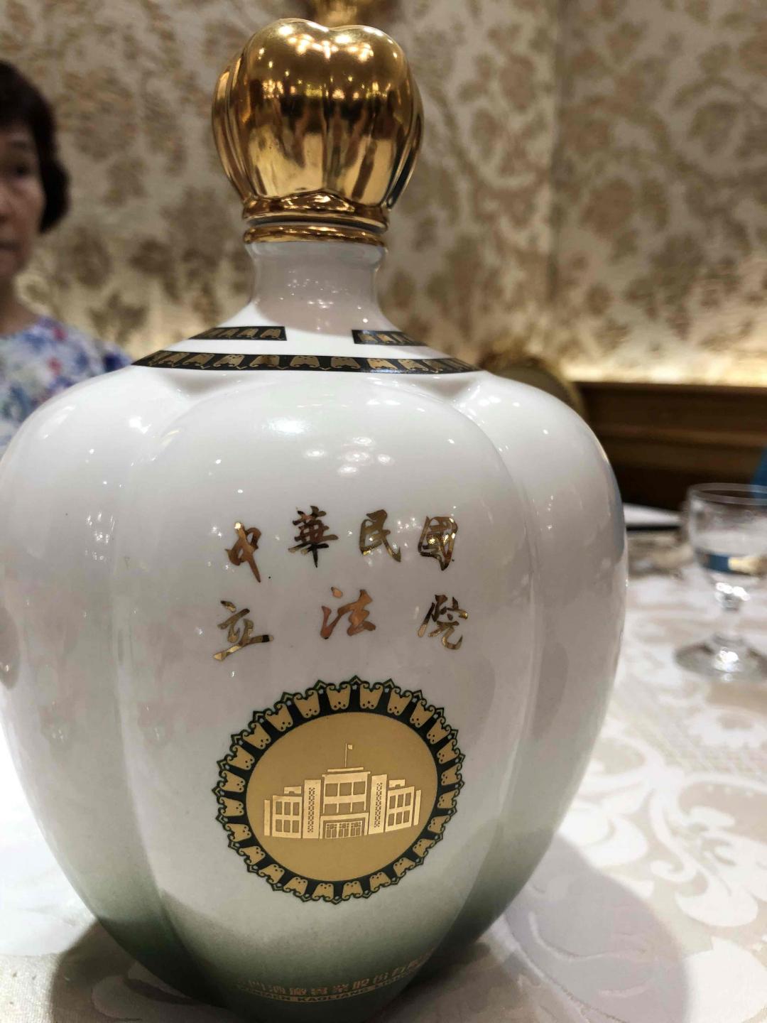 这餐我选择配陈年高粱酒挺棒👍🏻怀旧的味！