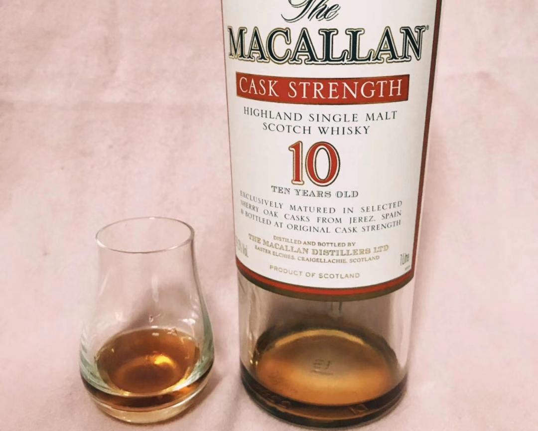 富在深山有远亲。不信但看宴中酒，杯杯先敬富贵人。