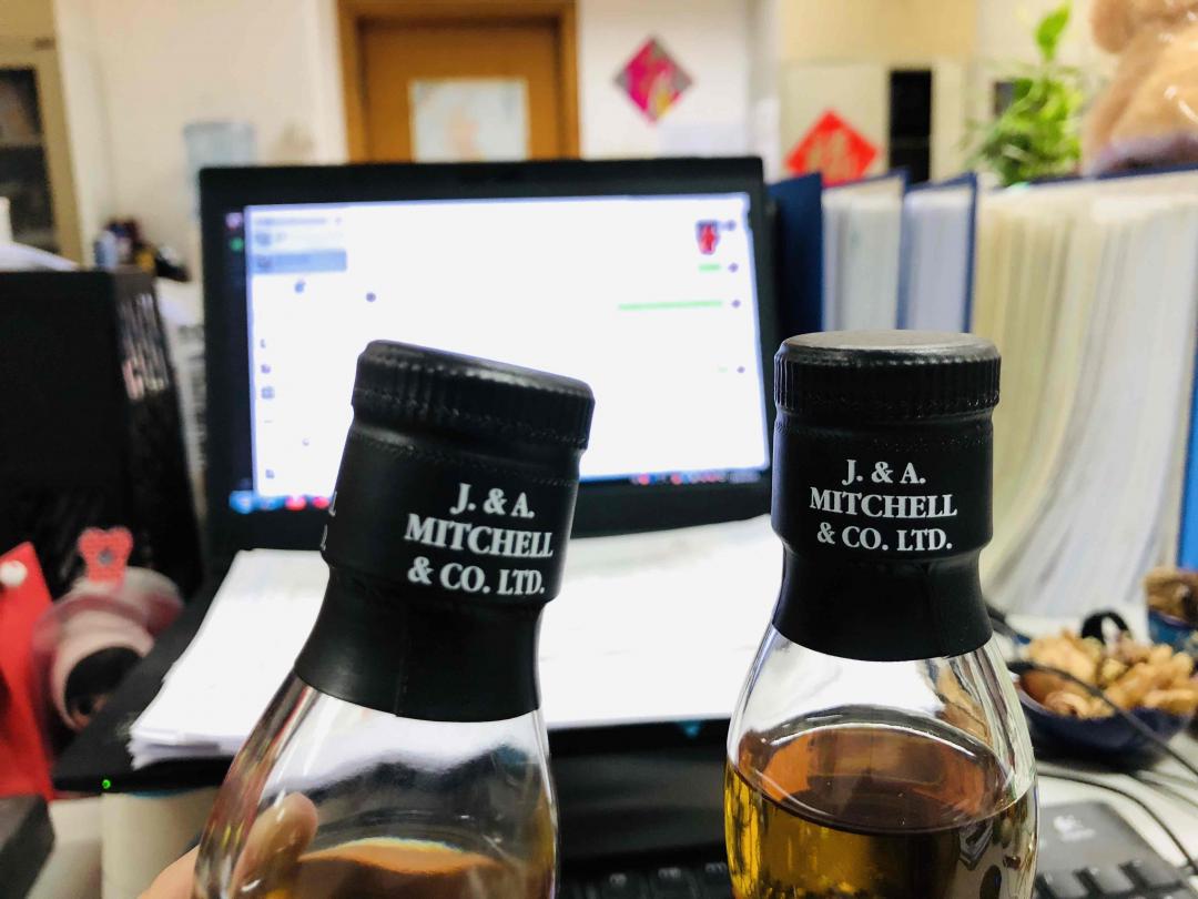 这液面。。。装瓶是看心情的么<img src='https://sdata.whiskyworm.com/xcxpics/emoji_4.png' class='emoji' />