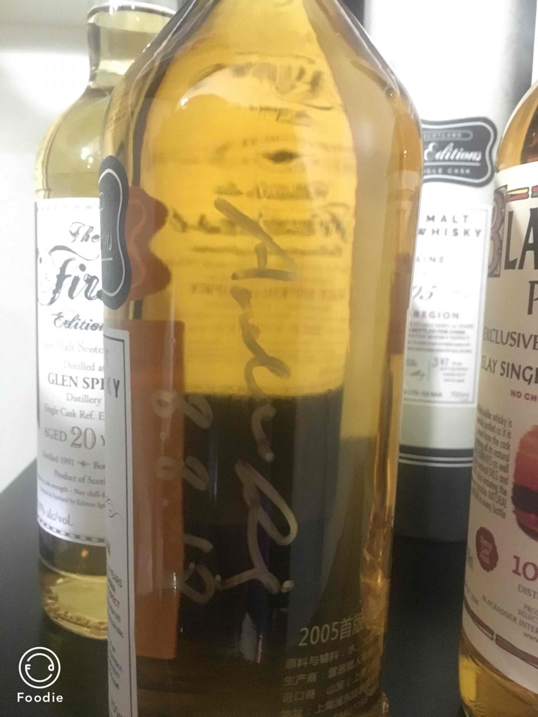 原先爱好葡萄酒🍷的，两月前被朋友带进坑的<img src='https://sdata.whiskyworm.com/xcxpics/emoji_45.png' class='emoji' />如今发现还有酒虫这么好的平台，昨天试购了一次发货那一个叫快啊！原先别家购入的，第一次发帖，就想请假各位大神，图二在酒瓶子上写的字是几个意思<img src='https://sdata.whiskyworm.com/xcxpics/emoji_33.png' class='emoji' /><img src='https://sdata.whiskyworm.com/xcxpics/emoji_84.png' class='emoji' />