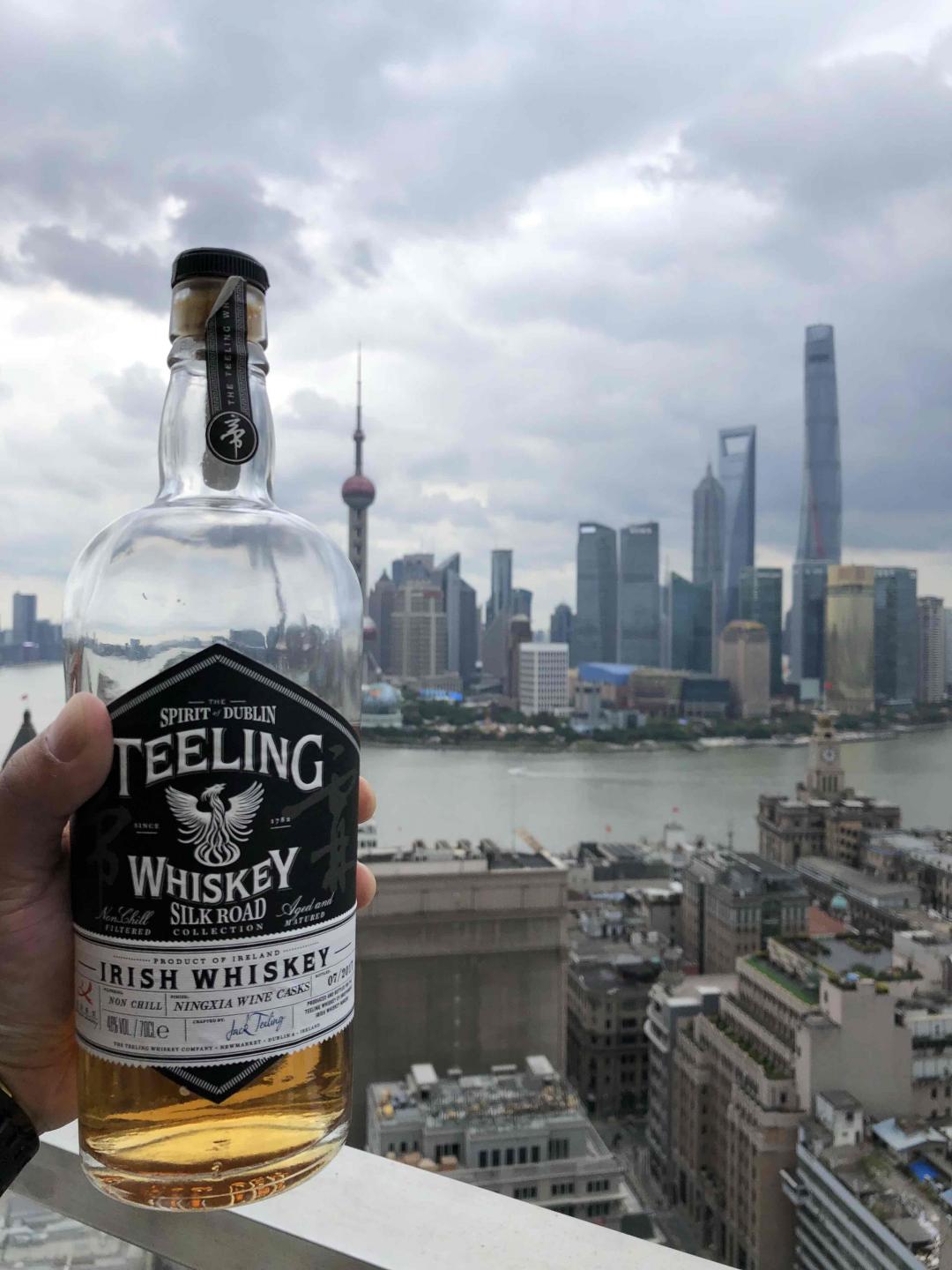 teeling宁夏酒桶，蛮会玩的，香气喜人，确实有贺兰山的风土，品饮也清新柔顺，只是尾端苦底厉害。又是一个舒服的下午～