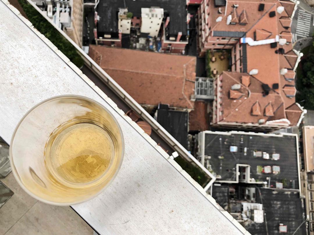 teeling宁夏酒桶，蛮会玩的，香气喜人，确实有贺兰山的风土，品饮也清新柔顺，只是尾端苦底厉害。又是一个舒服的下午～