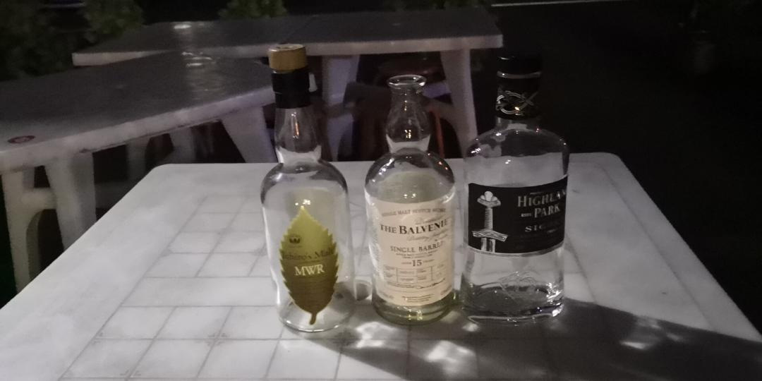 路边吹风，晒太阳，吃肉到天黑