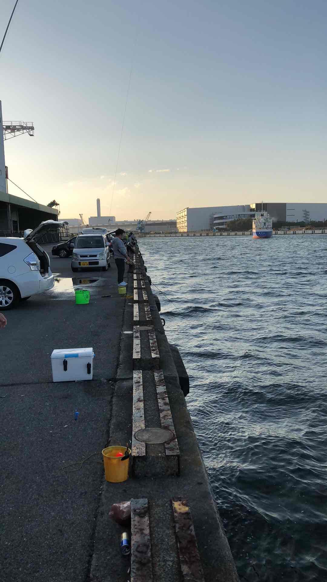 昨天上午酒廠喝酒下午海邊釣魚可惜釣魚沒帶酒 到晚上好冷<img src='https://sdata.whiskyworm.com/xcxpics/emoji_21.png' class='emoji' />休閒生活結束 今天開始好好工作<img src='https://sdata.whiskyworm.com/xcxpics/emoji_31.png' class='emoji' /><img src='https://sdata.whiskyworm.com/xcxpics/emoji_31.png' class='emoji' /><img src='https://sdata.whiskyworm.com/xcxpics/emoji_31.png' class='emoji' />