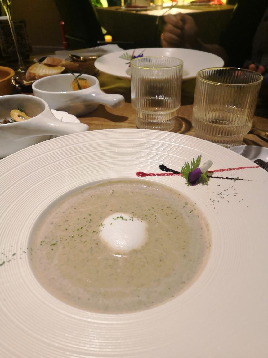 这餐厅的酒，总体有点贵啊( •̥́ ˍ •̀ू )