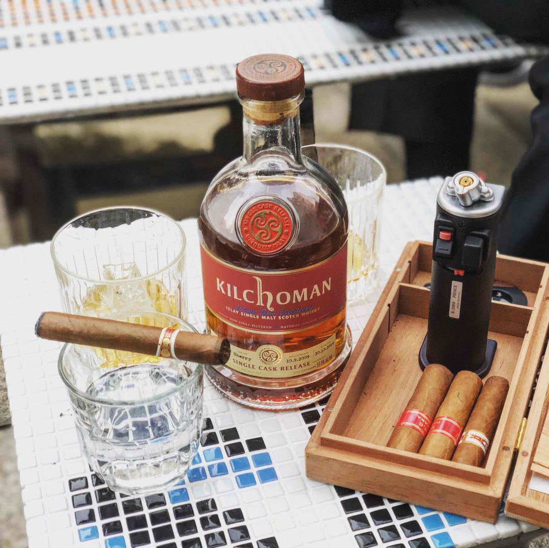 闲敲棋子落灯花～