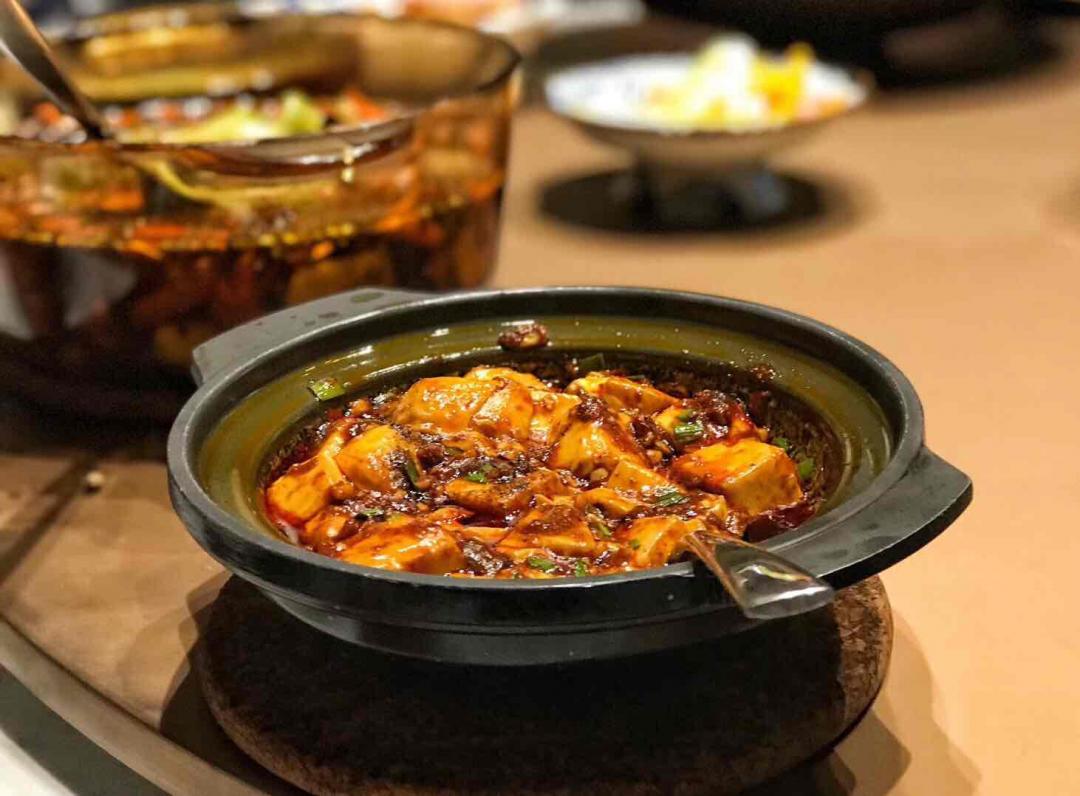 好兄弟新开的@川爱精品川菜生意火爆，原因之一就是餐厅推荐给客人的用餐配酒基本都是威士忌！<img src='https://sdata.whiskyworm.com/xcxpics/emoji_29.png' class='emoji' /><img src='https://sdata.whiskyworm.com/xcxpics/emoji_29.png' class='emoji' /><img src='https://sdata.whiskyworm.com/xcxpics/emoji_29.png' class='emoji' />