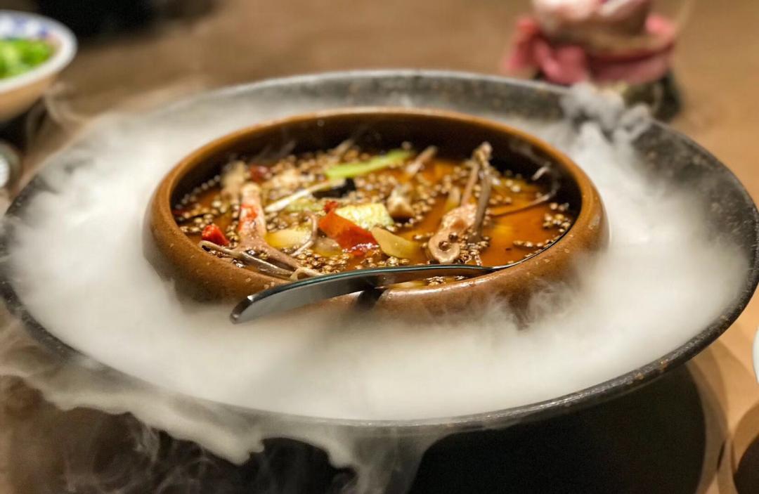 好兄弟新开的@川爱精品川菜生意火爆，原因之一就是餐厅推荐给客人的用餐配酒基本都是威士忌！<img src='https://sdata.whiskyworm.com/xcxpics/emoji_29.png' class='emoji' /><img src='https://sdata.whiskyworm.com/xcxpics/emoji_29.png' class='emoji' /><img src='https://sdata.whiskyworm.com/xcxpics/emoji_29.png' class='emoji' />