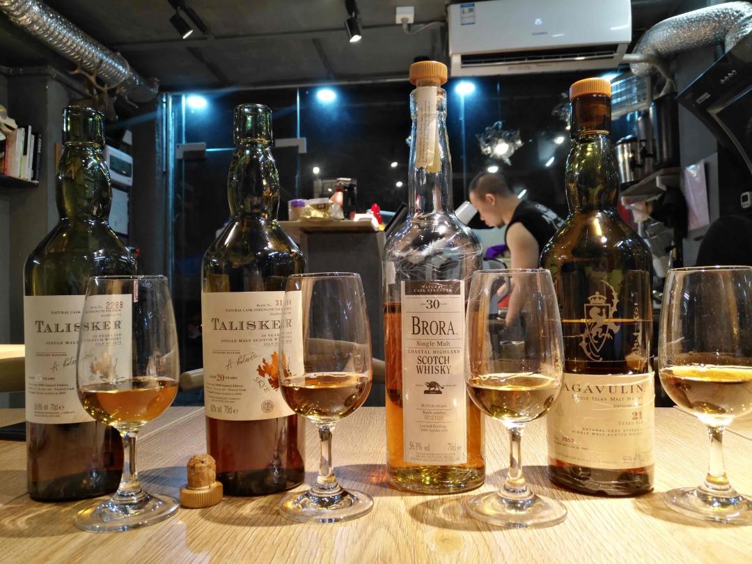 深夜小聚 金牌局