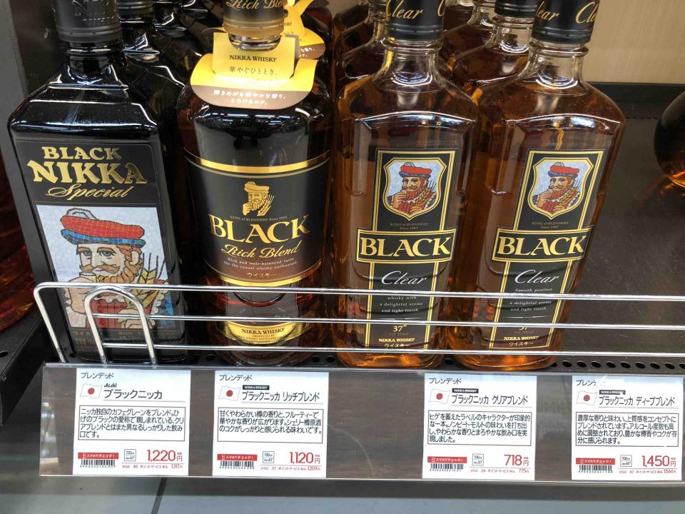 便宜货手里正拿着一瓶要开的nikka black rich 我这个才980日元、合人民币60元。喝这个我都美滋滋。
