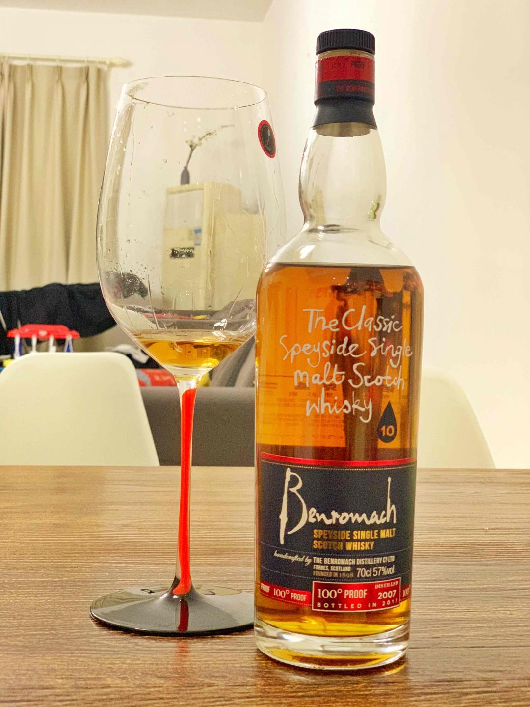 作死用红酒杯喝威的下场