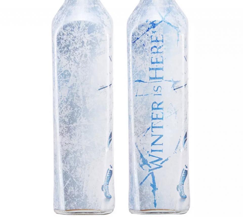 权利限定版。冰冻之后包膜会出现权游里的经典台词 Winter is here。 还有一款火焰版