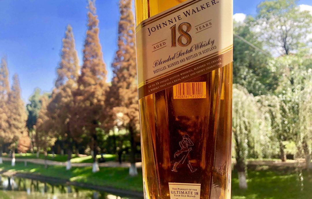 未觉池塘春草梦，阶前梧叶醉秋风。