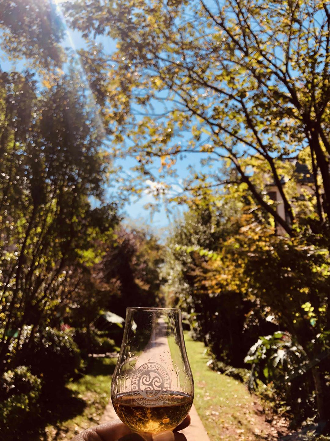 路漫漫，唯有佳酿相伴，寻酒虫共醉秋风。