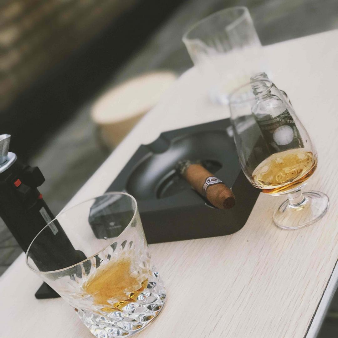 楼顶灰飞酒灭～