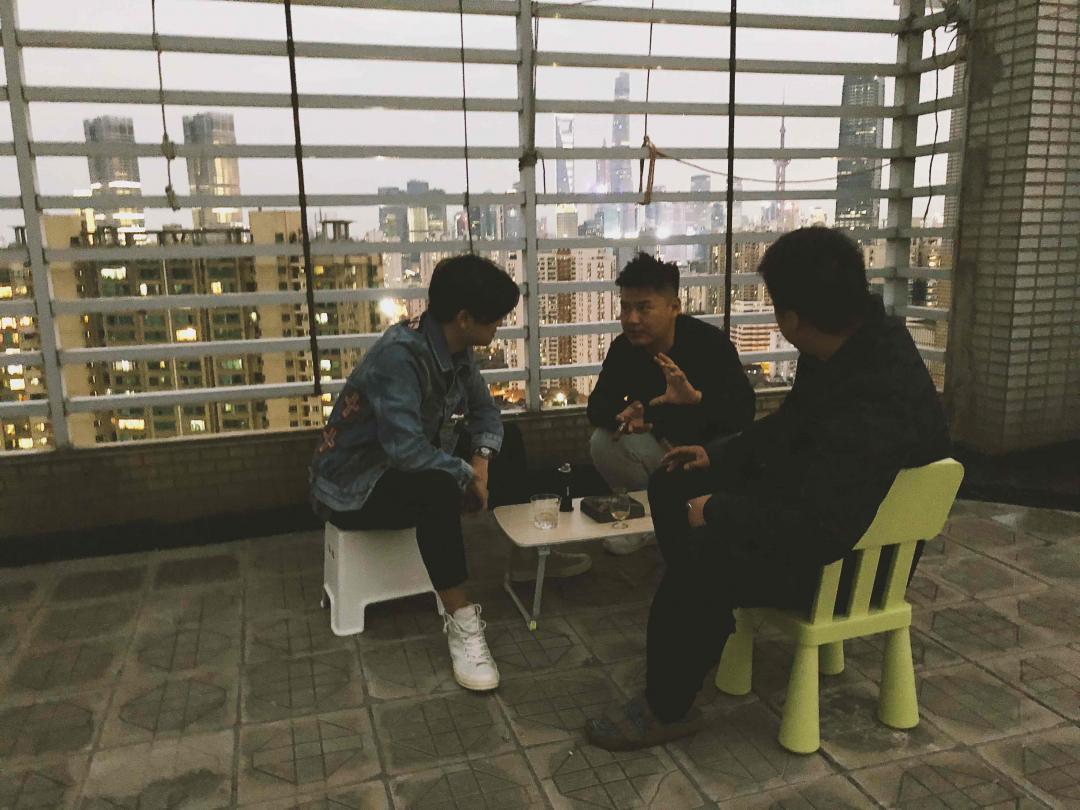 楼顶灰飞酒灭～