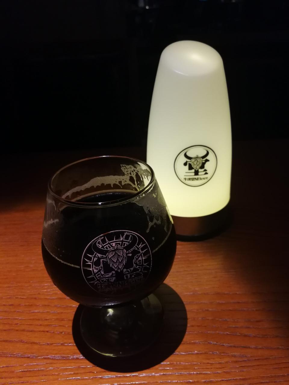 都是工业风，还是这家馆子有设计感