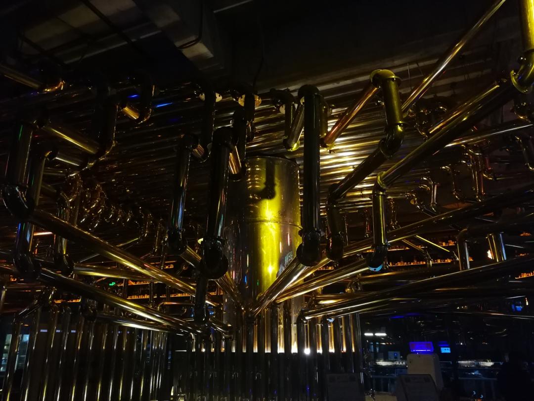 都是工业风，还是这家馆子有设计感