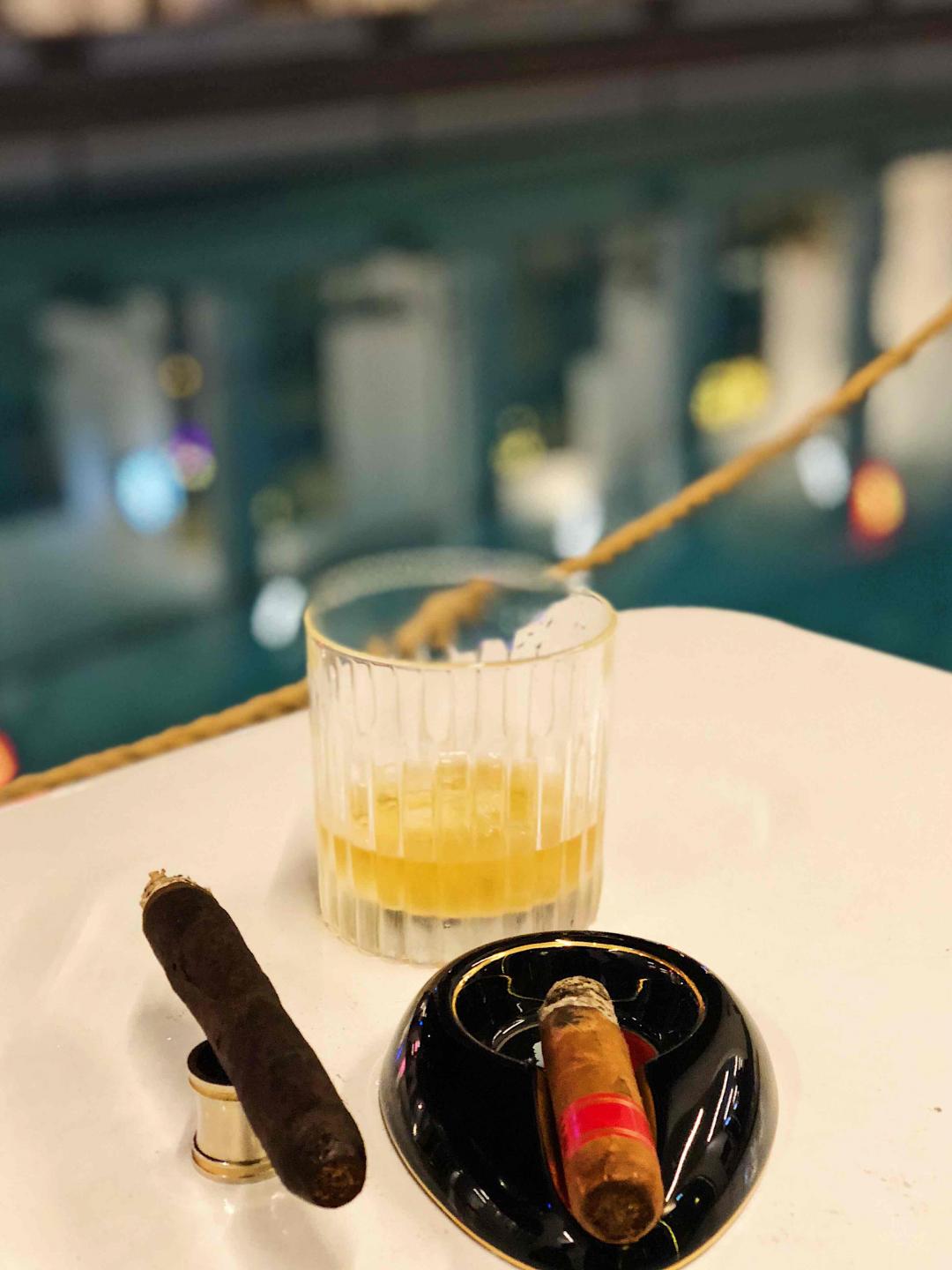 傍水谁话烟云 晚来谁相对酌