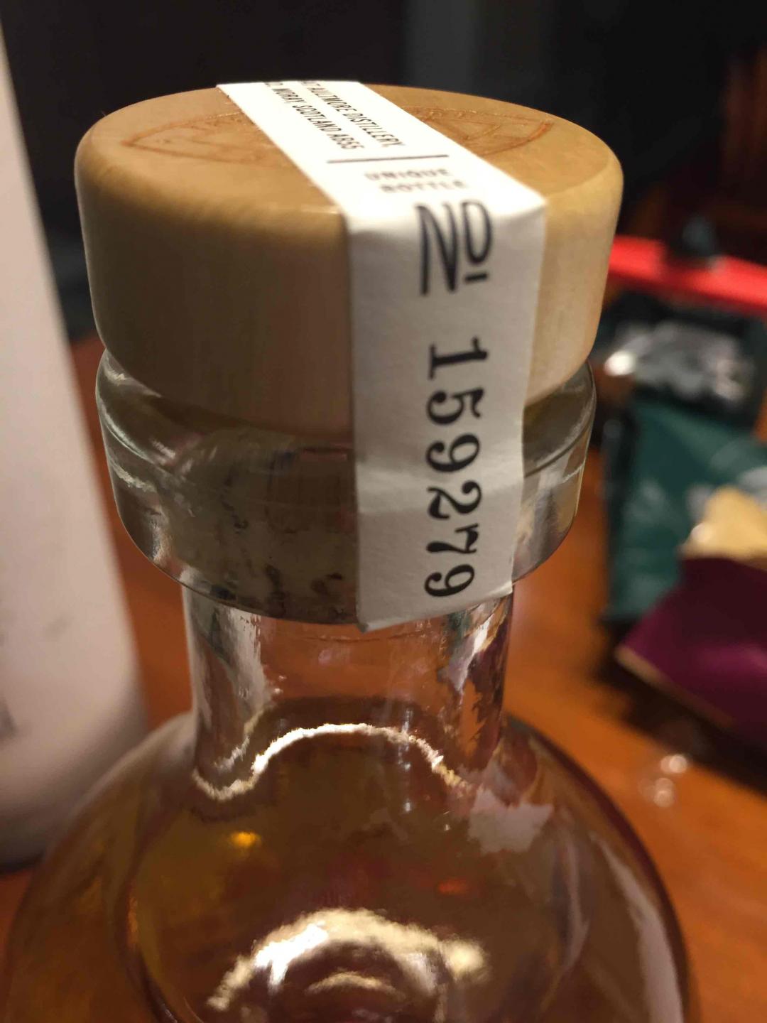 因为看了小溪流的推荐，我打开了柜子里落灰的欧摩12YO。