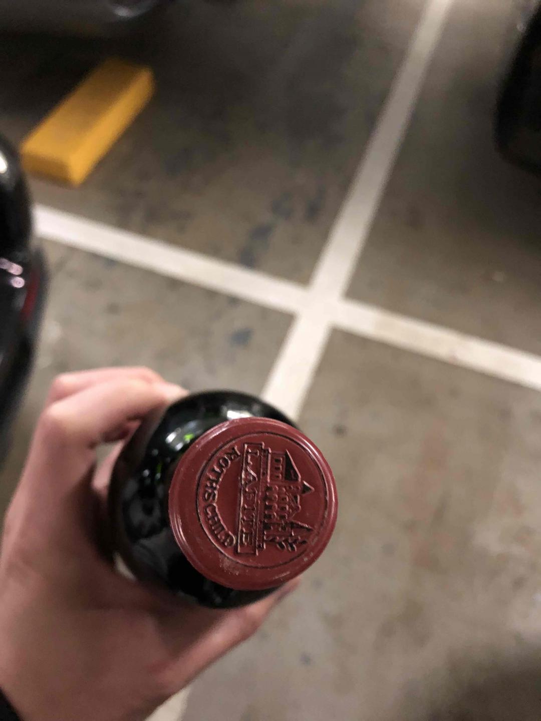 請問有前輩懂這種嗎？跟我以前喝過的酒帽不同，有可能是這個年份的剛好不一樣嗎？