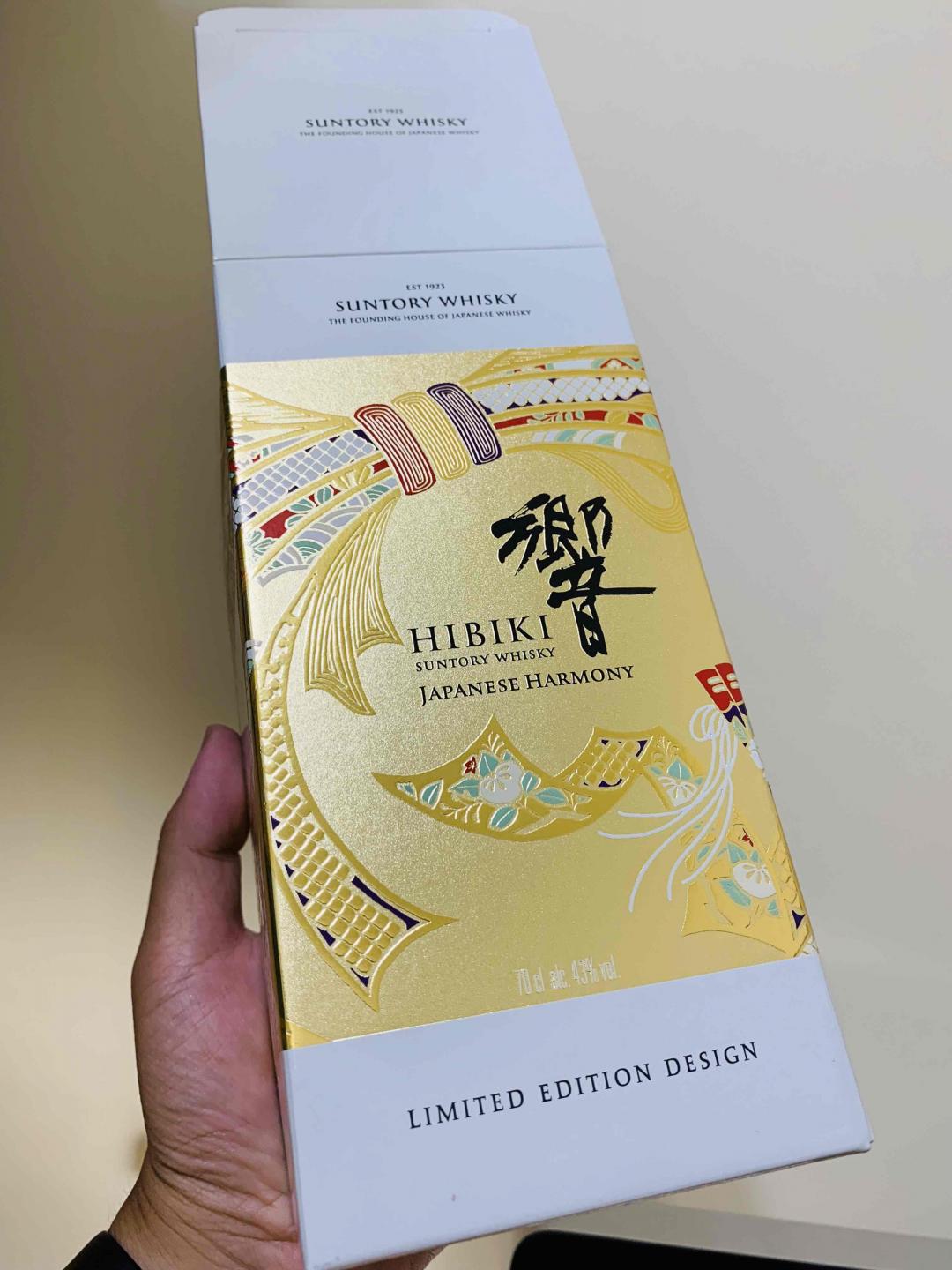 響2018限定版，Hibiki Harmony Limited Edition 30th Anniversary，各位小夥伴今天搶到了嗎？ 真的很漂亮。