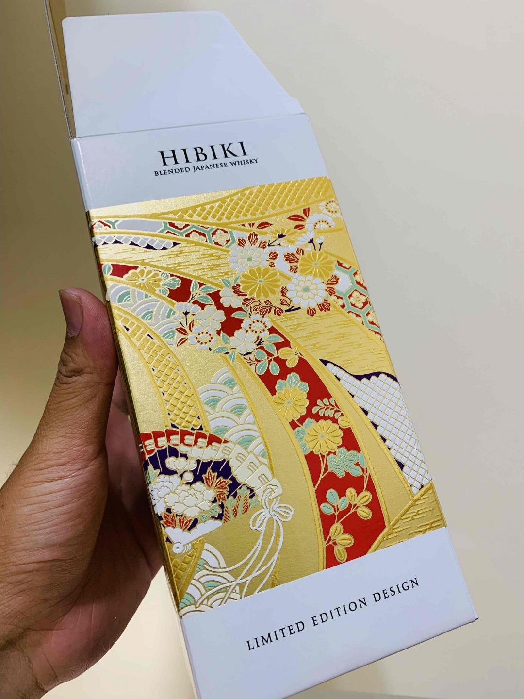 響2018限定版，Hibiki Harmony Limited Edition 30th Anniversary，各位小夥伴今天搶到了嗎？ 真的很漂亮。