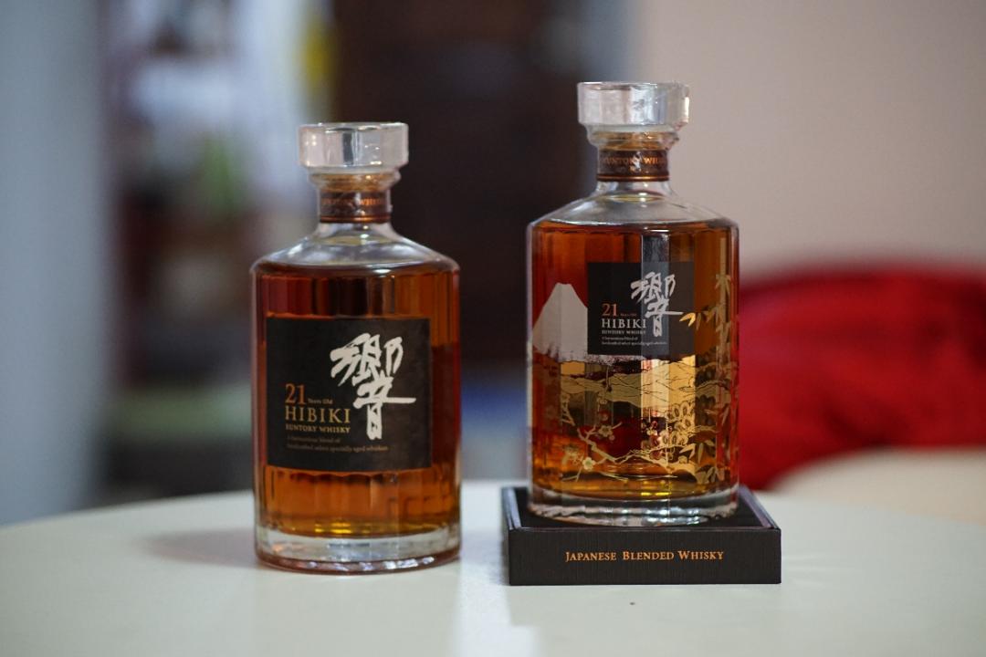 求教两支瓶子真有区别？