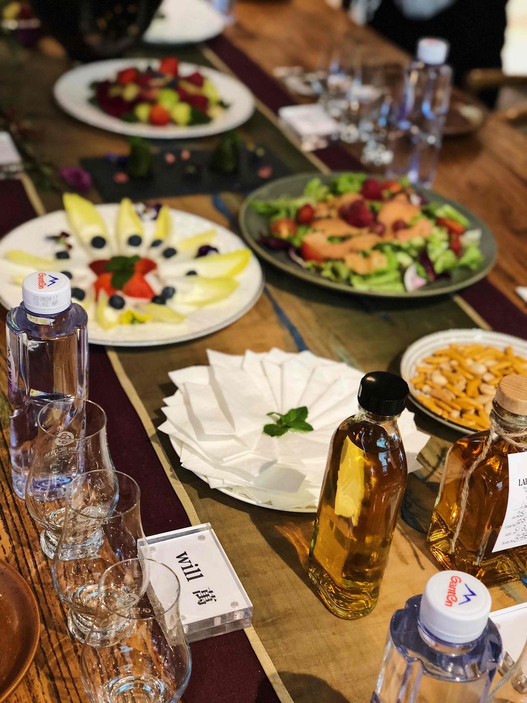 感谢清风细心的安排和分享，随着他的诉说，加上苏格兰的美食，当地的美酒，整个下午感官都在享受。最后的私藏小磨坊可能最近喝不到这么令人震撼的作品了。