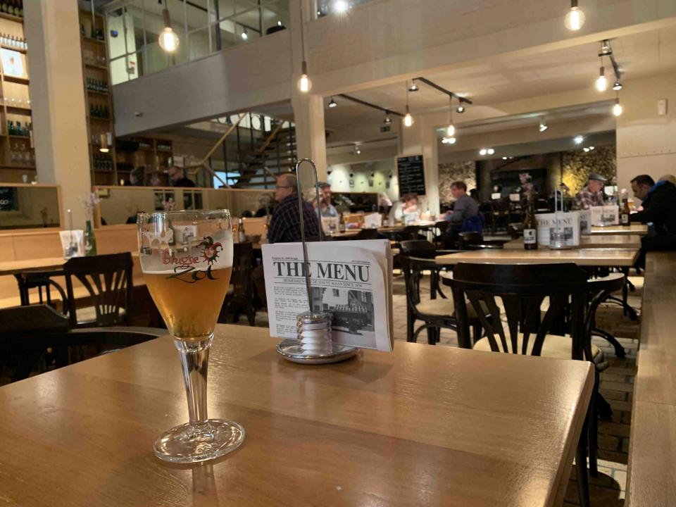 酒厂内部餐厅和周围景色