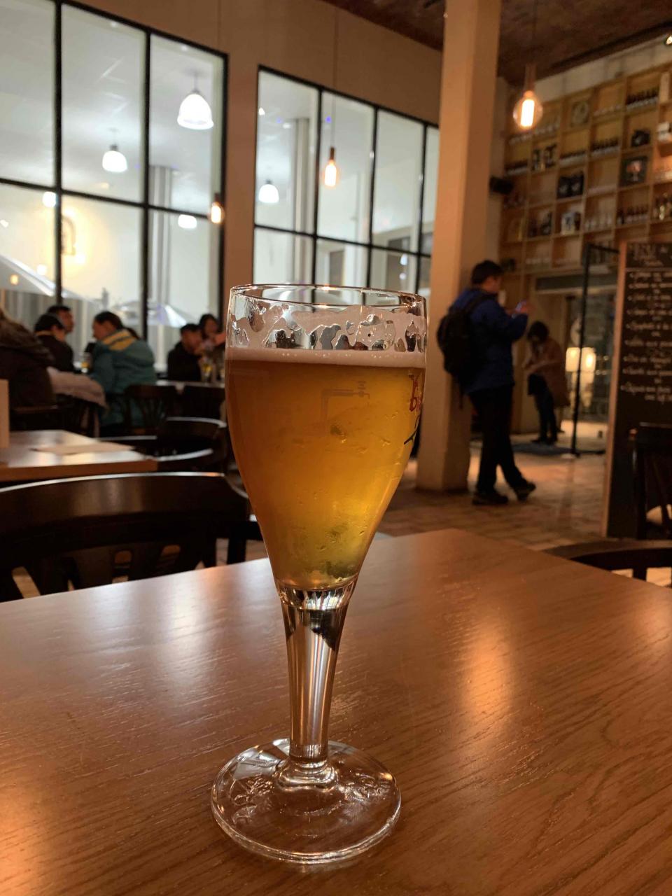 酒厂内部餐厅和周围景色