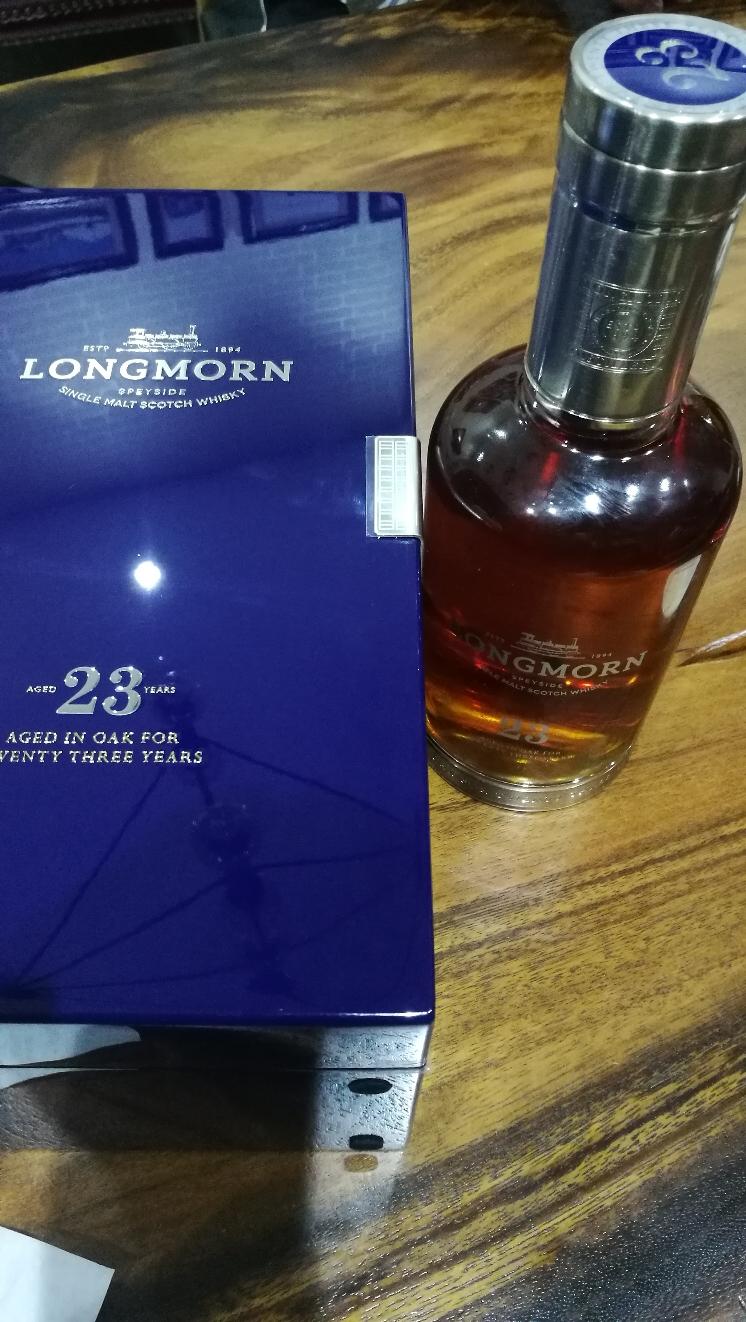 包装高大上的酒，喝起来，柑橘，太妃糖味道很浓，温暖而舒服，尾韵略短