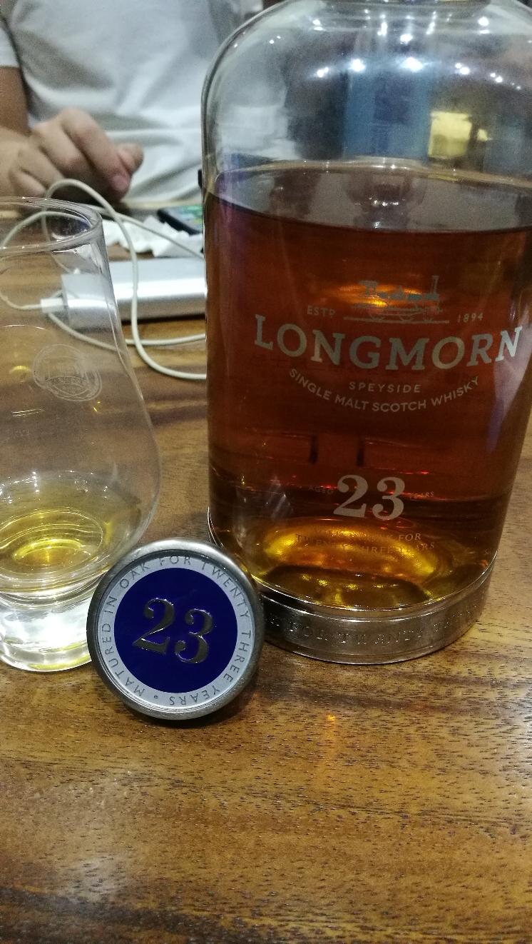 包装高大上的酒，喝起来，柑橘，太妃糖味道很浓，温暖而舒服，尾韵略短