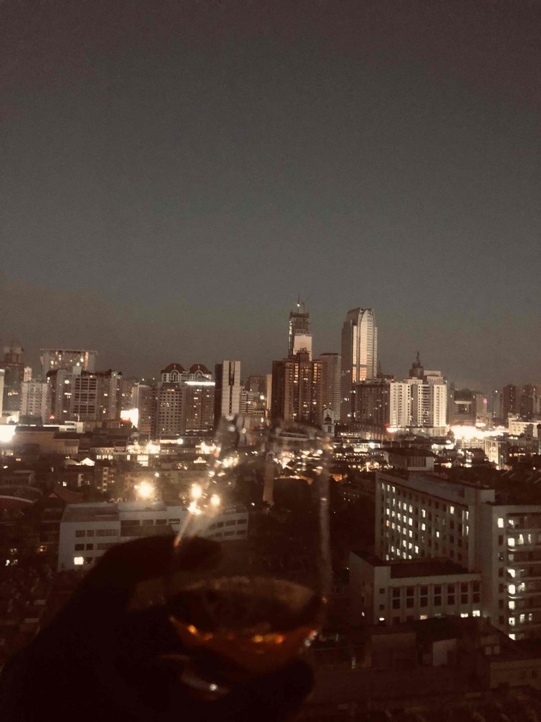 秋宴还未赴，小雪悄悄来.