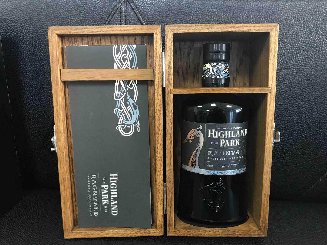 颜值高，不知道内涵怎样。<img src='https://sdata.whiskyworm.com/xcxpics/emoji_58.png' class='emoji' /><img src='https://sdata.whiskyworm.com/xcxpics/emoji_58.png' class='emoji' /><img src='https://sdata.whiskyworm.com/xcxpics/emoji_58.png' class='emoji' />