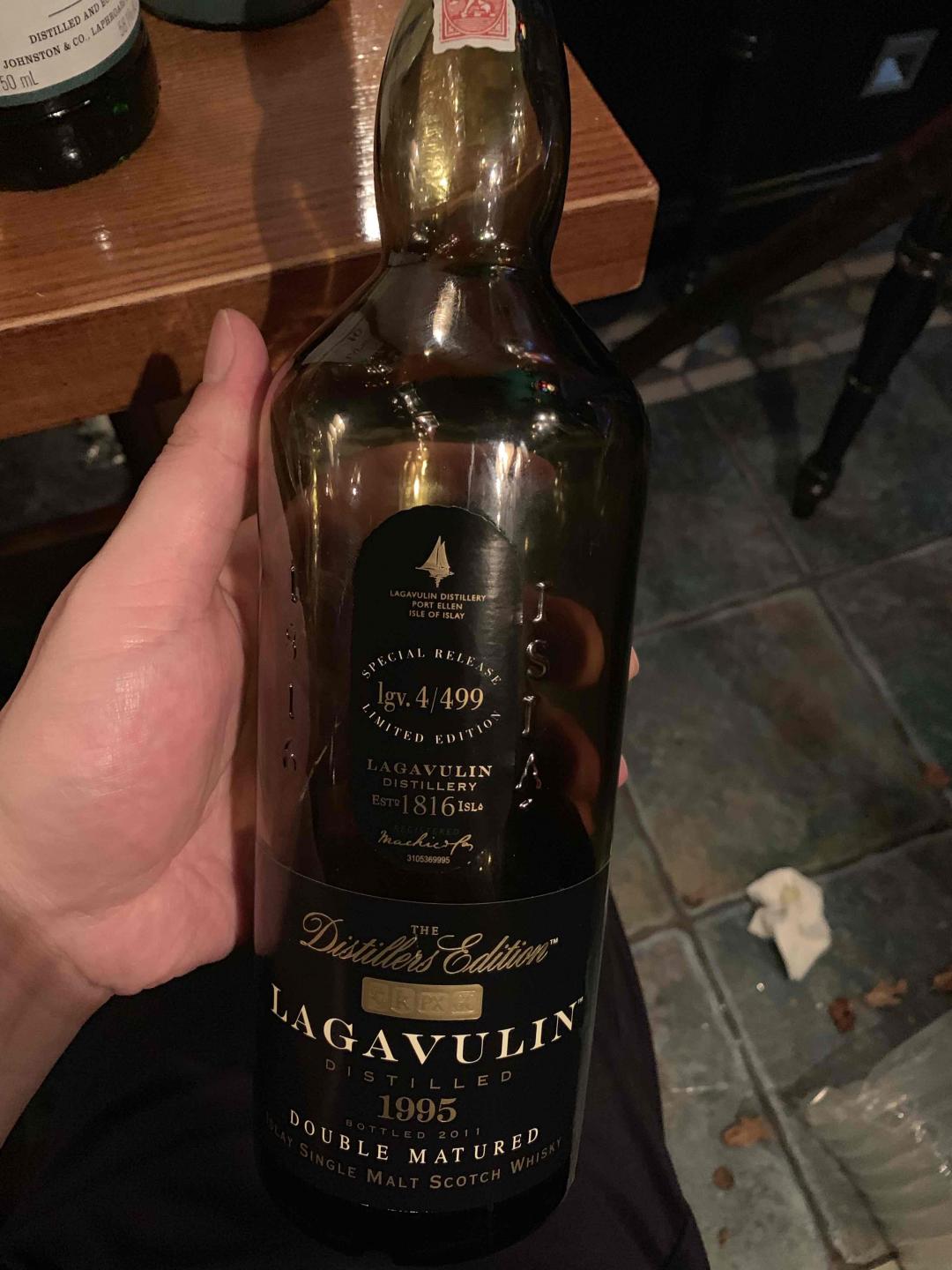 週末，黑白配<img src='https://sdata.whiskyworm.com/xcxpics/emoji_1.png' class='emoji' /><img src='https://sdata.whiskyworm.com/xcxpics/emoji_1.png' class='emoji' /><img src='https://sdata.whiskyworm.com/xcxpics/emoji_1.png' class='emoji' />