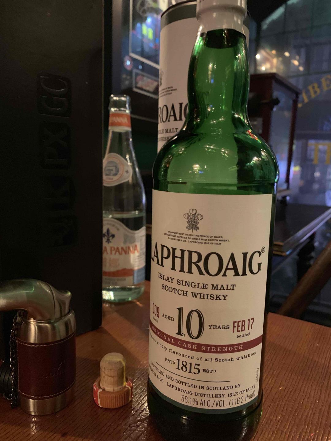 週末，黑白配<img src='https://sdata.whiskyworm.com/xcxpics/emoji_1.png' class='emoji' /><img src='https://sdata.whiskyworm.com/xcxpics/emoji_1.png' class='emoji' /><img src='https://sdata.whiskyworm.com/xcxpics/emoji_1.png' class='emoji' />