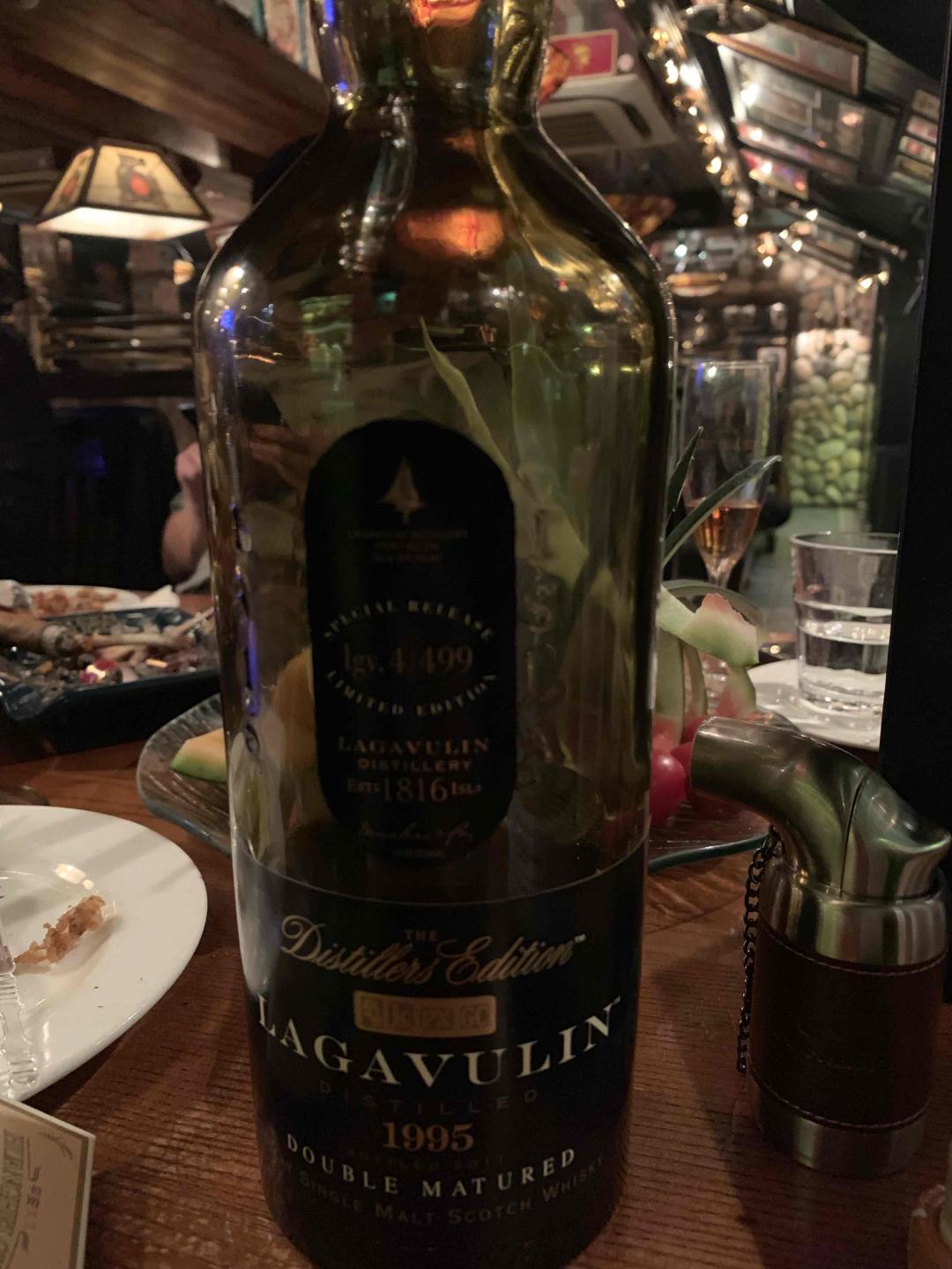 週末，黑白配<img src='https://sdata.whiskyworm.com/xcxpics/emoji_1.png' class='emoji' /><img src='https://sdata.whiskyworm.com/xcxpics/emoji_1.png' class='emoji' /><img src='https://sdata.whiskyworm.com/xcxpics/emoji_1.png' class='emoji' />