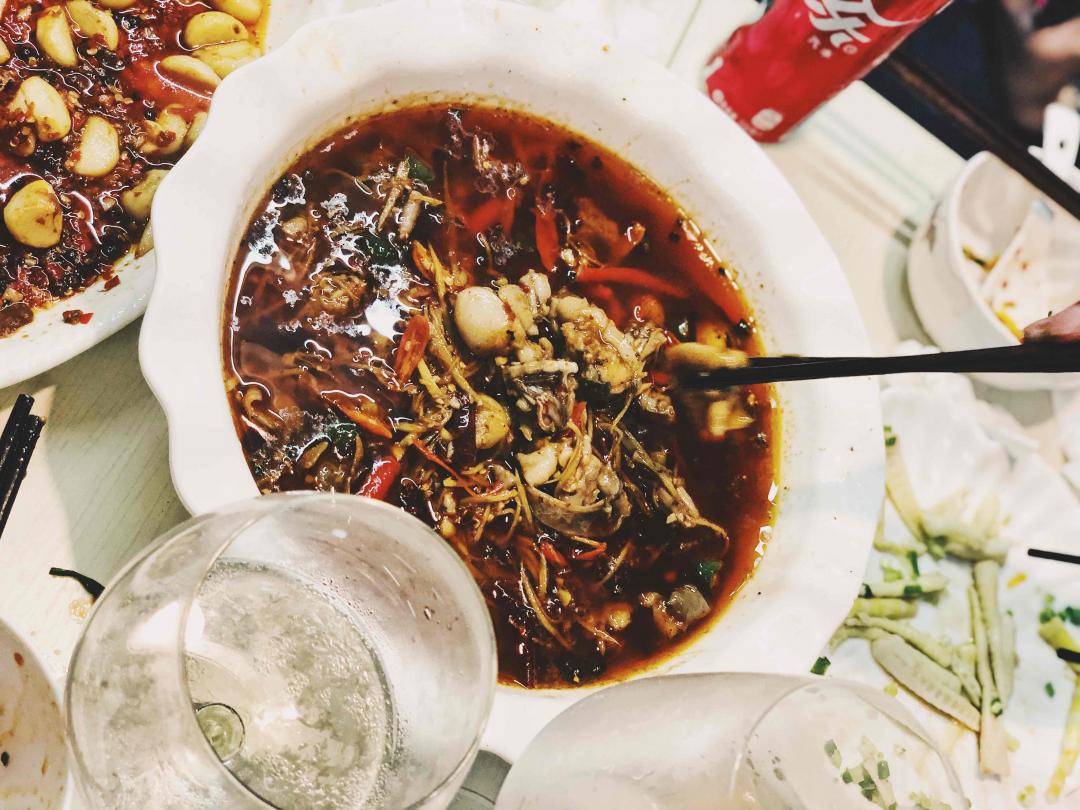 弄堂里的自贡菜，辣到哭～博若莱的清爽到是相得益彰，獭祭抽奖估计是瓶39，grappa真的不适合辣菜，其实还试了格兰菲迪，还是一边凉快去吧，连拍都不想拍。