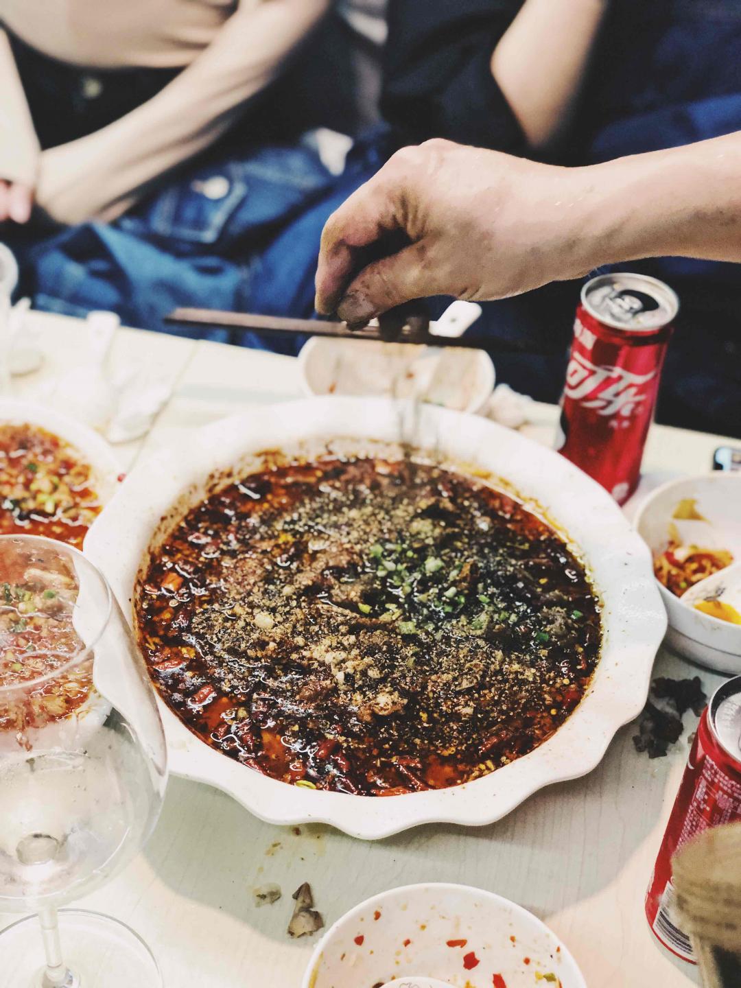 弄堂里的自贡菜，辣到哭～博若莱的清爽到是相得益彰，獭祭抽奖估计是瓶39，grappa真的不适合辣菜，其实还试了格兰菲迪，还是一边凉快去吧，连拍都不想拍。