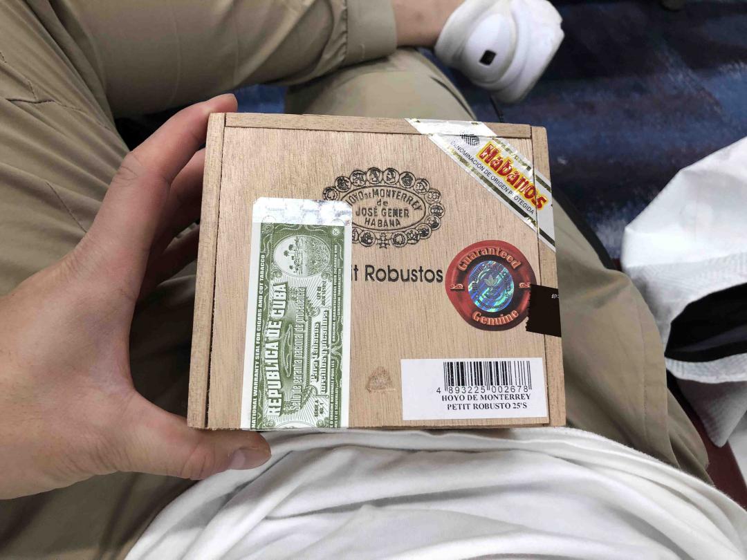 新新入手，跑了好几个免税店才找到25支装的hoyo小罗