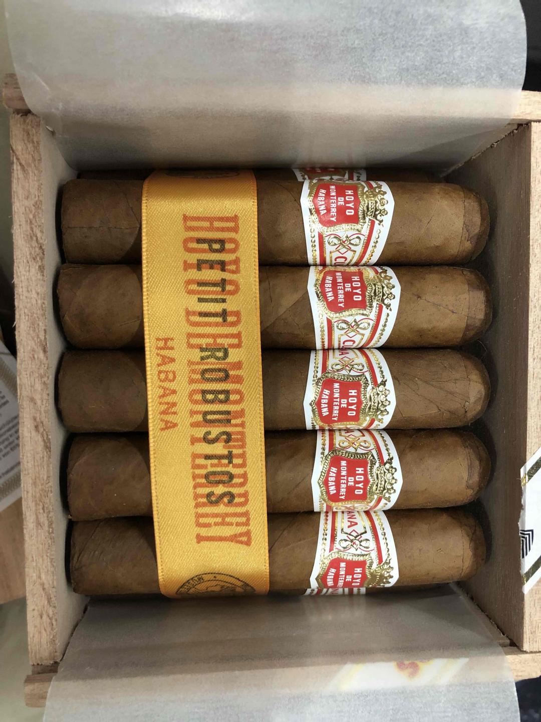 新新入手，跑了好几个免税店才找到25支装的hoyo小罗