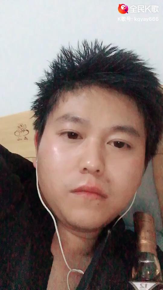 一个人在雨里有谁知道我在等我的麦卡伦