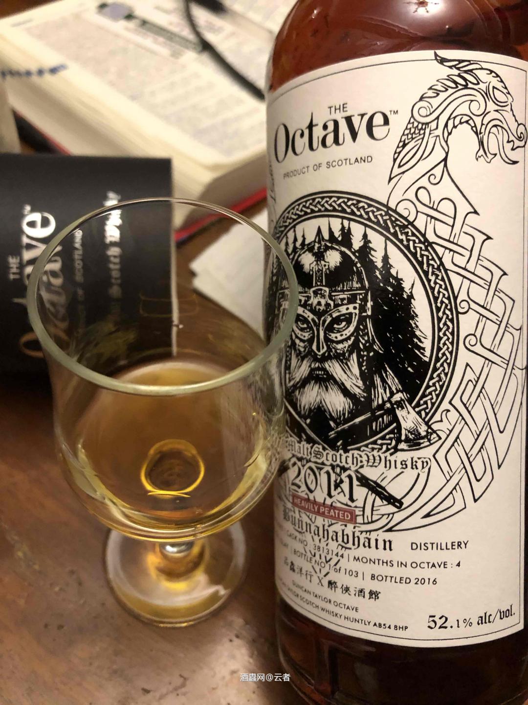 感觉似夏天月光下坐在海岸边上