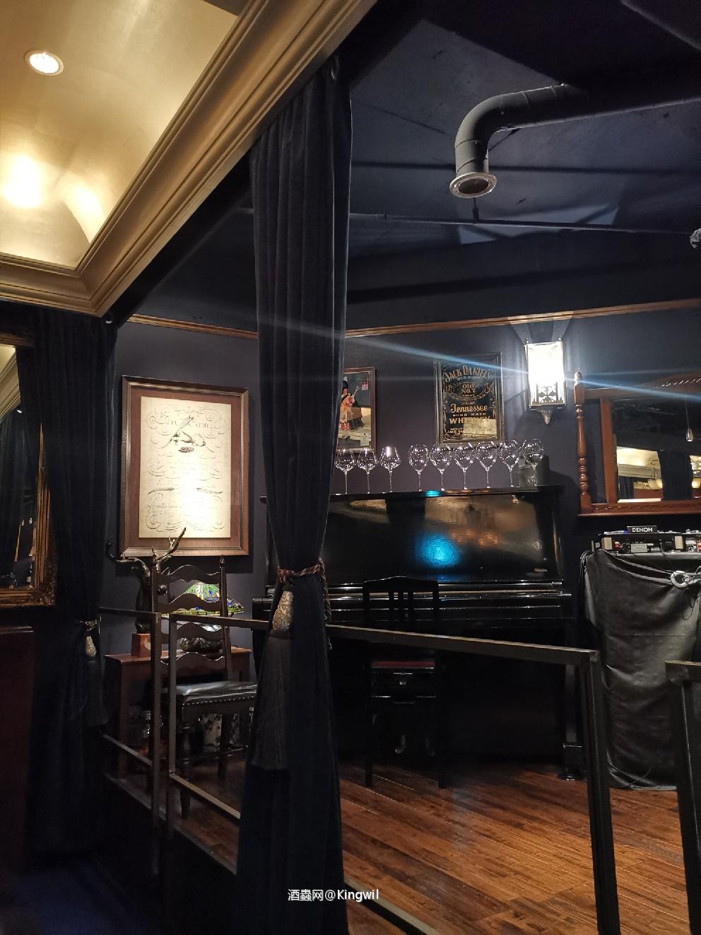 落地第一喝，坐标Hiroshima广岛 当地最有名的TopNote本馆