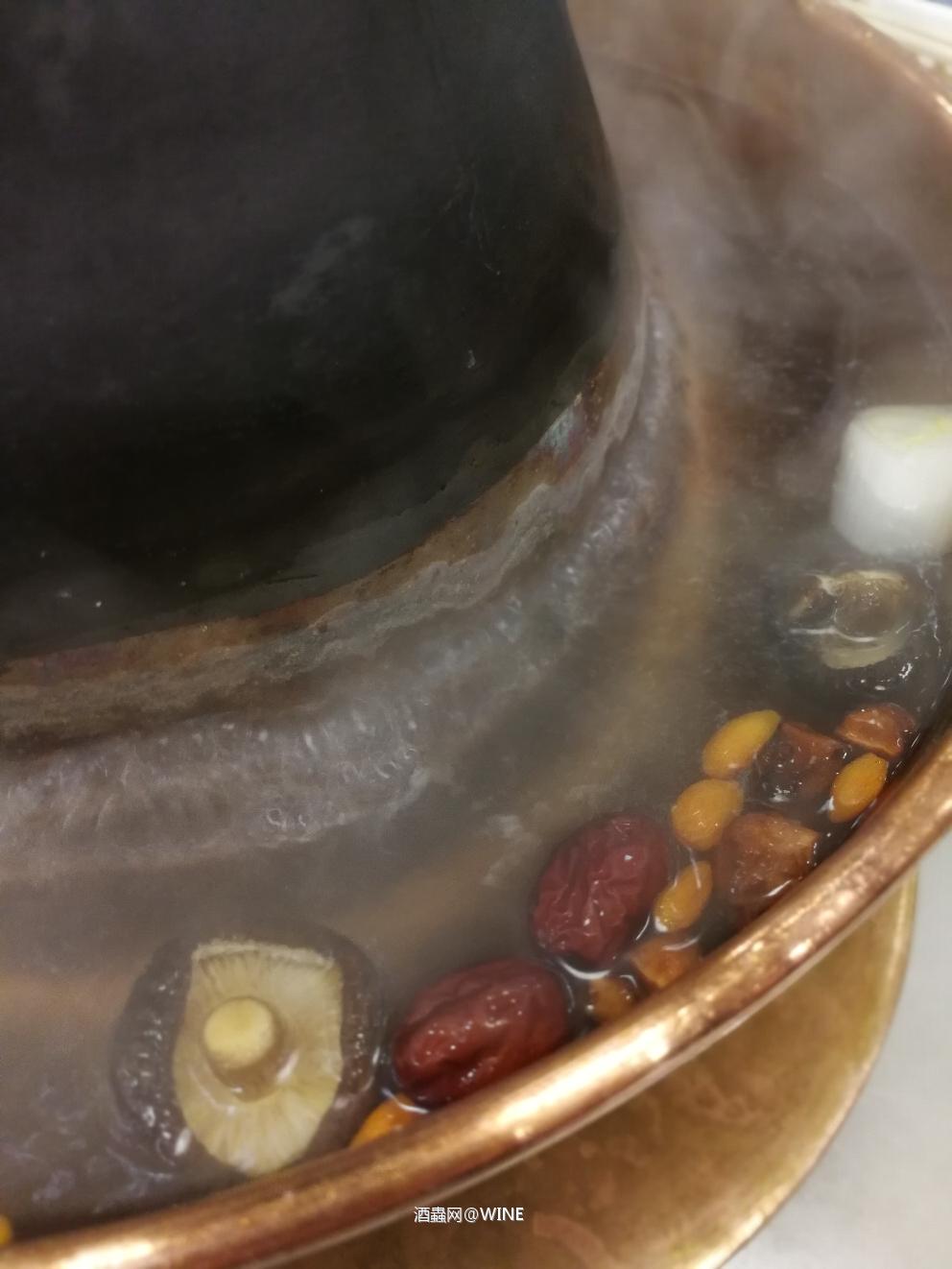 就先点了盘鲜羊腰子，一直不上，干喝(ˇ╮ˇ)